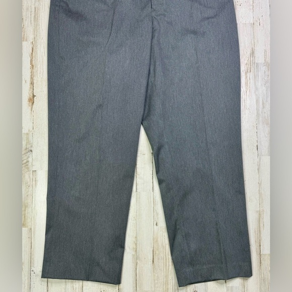 L. L. Bean Dress Pants Gray Pleated Size 42x33 - Picture 4 of 10